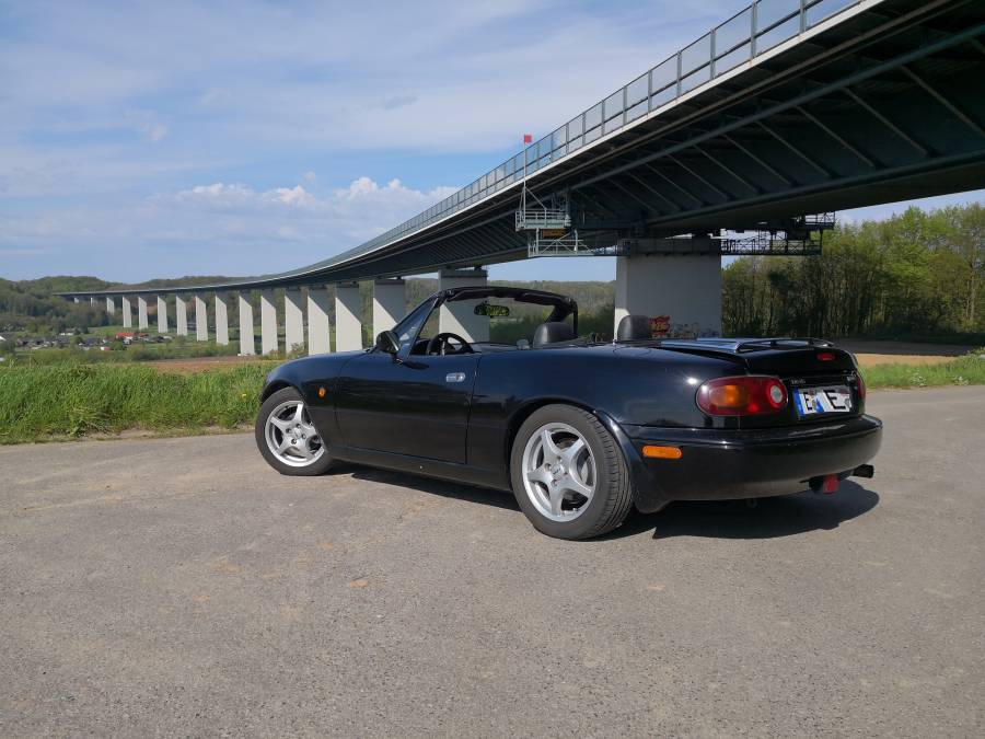 schwarz.jpg schwarz.jpg